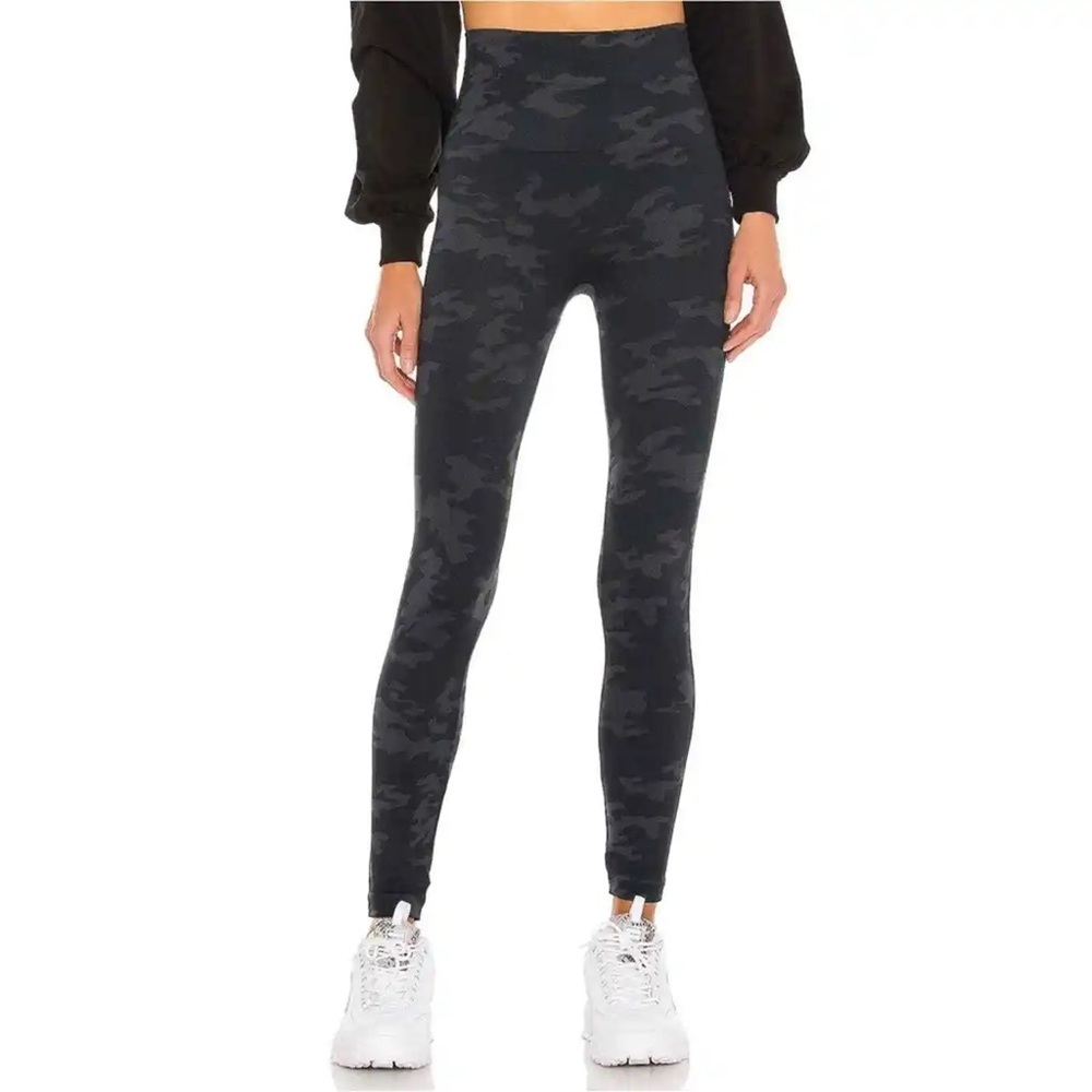 SPANX Look At Me Now Camouflage Leggings Medium